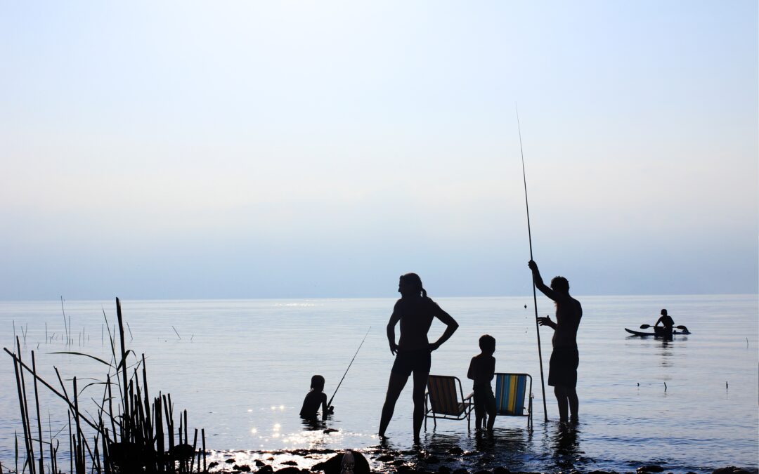 A family goes fishing while on vacation, a free photo from Unsplash